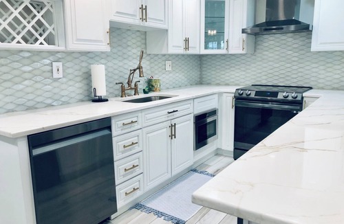 Belle Vista Condo | SPECIAL PRICING AUGUST TO OCTOBER Bayfront Beauty Condo Across From The Beach