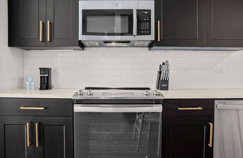 Oakford Park Apartment | Spectacular 1-Bedroom | Walk to Raymond James!
