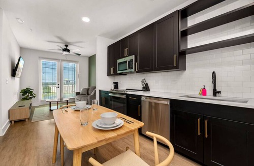 Oakford Park Apartment | Spectacular 1-Bedroom | Walk to Raymond James!