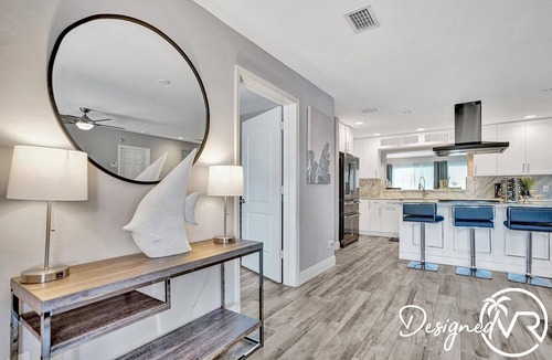 Deerfield Beach Villa | Spectacular 7BR Heated Pool Jacuzzi Tiki Game Mini Golf Dog Friendly