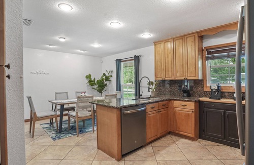 Pinellas Park House | Spectacular home with outdoor POOL and LAKE view (62nd St N)