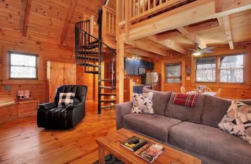 Pine Mountain Valley Cabin | Spend Labor Day at The Deer- Fiber Wifi! - Close to Callaway Gardens