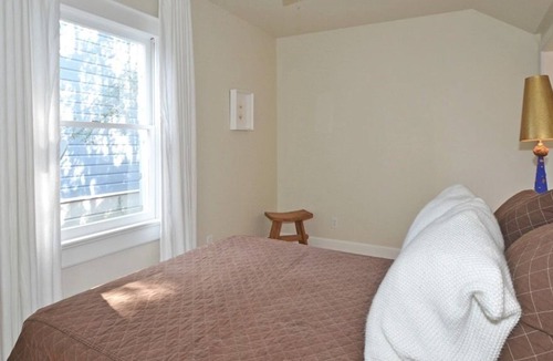 Seaside Cottage | Spin Echo Cottage: Crisp & Bright, 2 Bedroom Cottage, Sleeps 4 in Seaside FL!