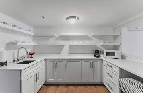 Palm Beach Condo | Splendid Palm Beach Location, spacious 1-bedroom condo, dual suite with WiFi,AC