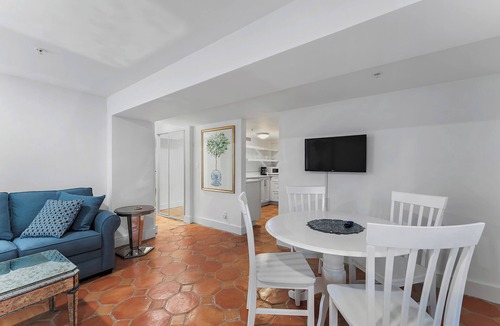 Palm Beach Condo | Splendid Palm Beach Location, spacious 1-bedroom condo, dual suite with WiFi,AC