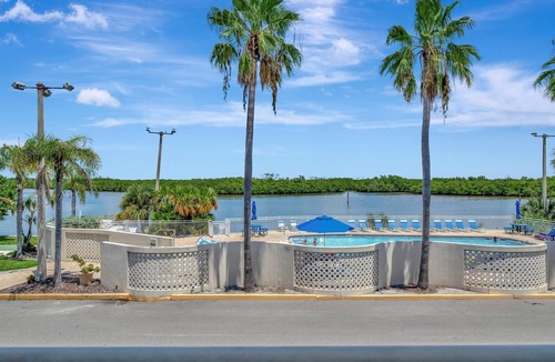 Ruskin Apartment | Spot Dolphins! Balcony & Heated Pool, Hot Tub!