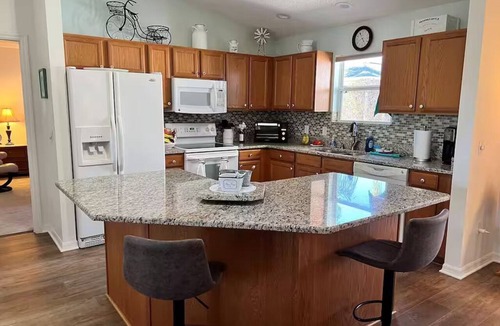 Duval House | Spotless Ranch home in Village of Duval