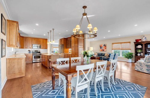 Spring Lake House | Spring Lake. 5 BR, 4 BA. 5 Beach/Pool Passes, 3 Blocks to Beach and Lake Views