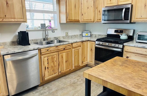 Trenton House | Springs Escape, Private, Pet Friendly, Fully Fenced & Parking