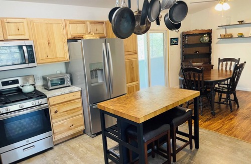 Trenton House | Springs Escape, Private, Pet Friendly, Fully Fenced & Parking