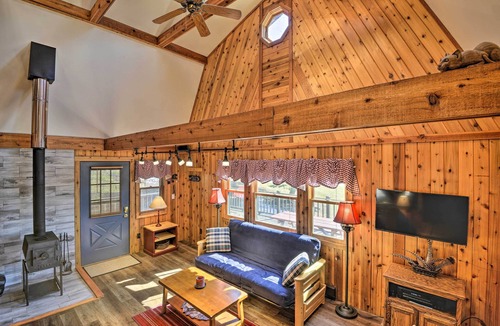 Springwater Cottage | Springwater Cabin Near Hiking, Lakes, & Vineyards