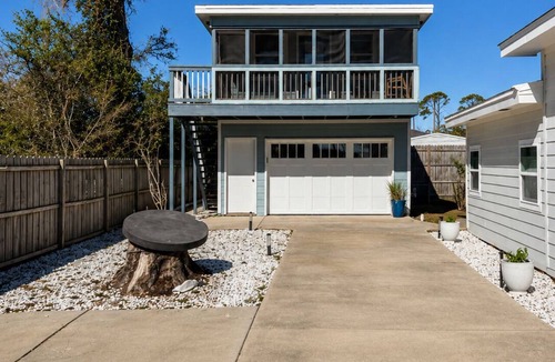 Thomas Drive Apartment | St. Andrew’s Hideaway