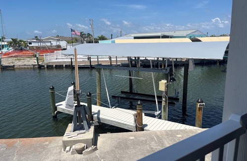 Saint James City House | St James City brand new 3-bedroom home with WiFi, AC and boat lift