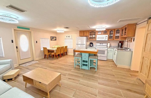 Don Cesar Cottage | St Pete Beach Don Cesar 1/1 WiFi Parking