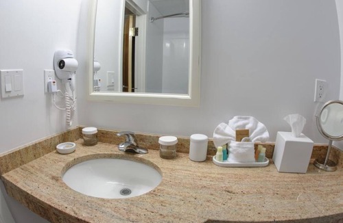 Norwalk Hotel | Standard 2 Queen Bedroom