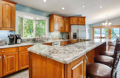 Hammondsport House | Stargazer: Relax on Keuka Lake with a hot tub and more!