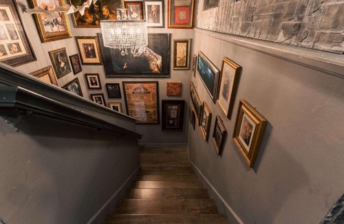 Lakeside Estates House | Stay at Hogwarts Harry Potter's Home, Free Parking, Pets Allowed