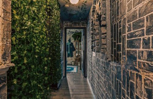Lakeside Estates House | Stay at Hogwarts Harry Potter's Home, Free Parking, Pets Allowed