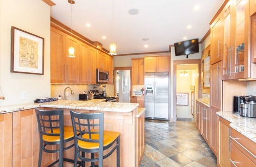 Belmar House | Stay in Belmar and explore Jersey Shore with everything you need just steps away. This comfortable private room with its own bathroom, new hot tub and own parking space is perfect for travelers who want convenience, comfort, and enjoyment.