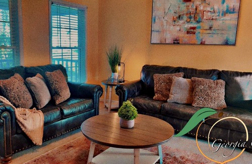 Albany Condo | Stay Peachy, Stay Chic - Modern Southern Charm