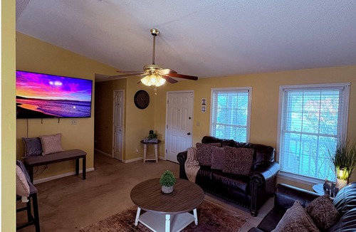 Albany Condo | Stay Peachy, Stay Chic - Modern Southern Charm