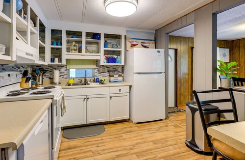 Steinhatchee House | Steinhatchee Home w/Grill & Screened-In Porch
