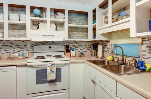 Steinhatchee House | Steinhatchee Home w/Grill & Screened-In Porch