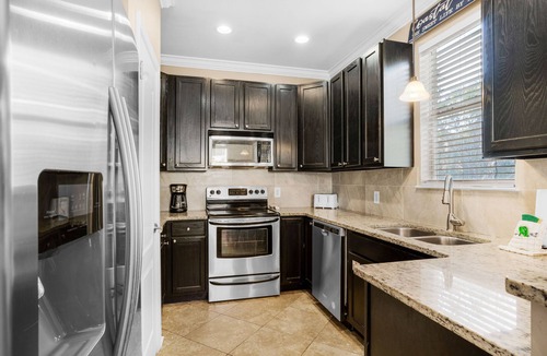 Villages of Crystal Beach House | ☀Steps 2 Lagoon Pool-Beautiful Decor-2 Balconies-6BR Changes in Latitude VCB