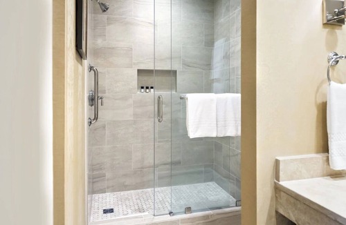 Charleston Historic District Hotel | Steps from Charleston City Market: Historic Charm in Every Corner