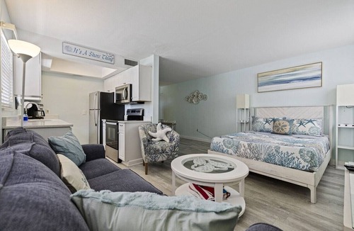 St. Pete Beach Apartment | Steps from Upham Beach & Pool