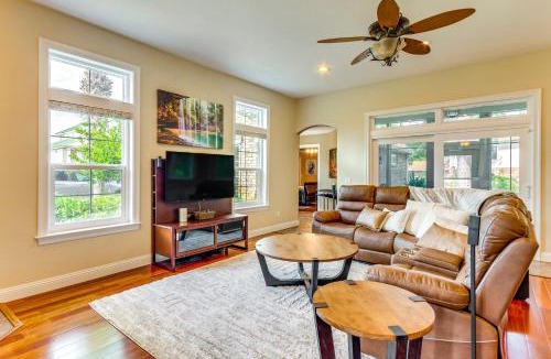 Navarre House | Steps to Bay: Tranquil Navarre Retreat w/Balcony