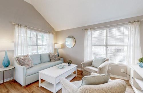 Clipper Cove House | Steps to beach & community pool dog-friendly great location