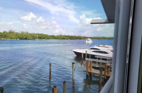 Hollywood Condo | Steps to beach, directly on intracoastal waterway, boat dock & parking included