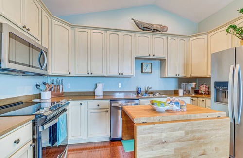 Cedar Key House | Steps to Beach: Waterfront Cedar Key Home!