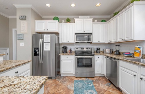Crystal Beach House | Steps to Pool*walk2beach*2 King suites*sleeps 16