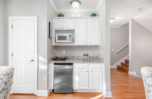 Crystal Beach House | Steps to Pool*walk2beach*2 King suites*sleeps 16