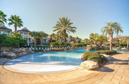 Crystal Beach House | Steps to Pool*walk2beach*2 King suites*sleeps 16