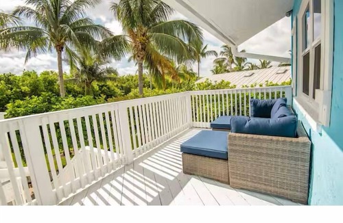 Fort Pierce Shores House | Steps to Surfers Paradise | Family Beach Condo