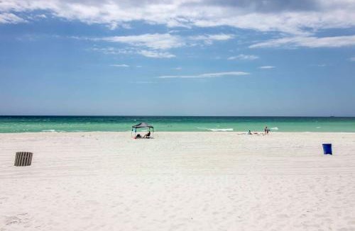 Holiday Beach House | Steps to the Beach: PCB Condo w/Balcony!