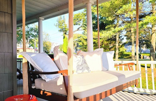 Groton House | Steps to Waterfront Golf! Private Backyard Beach w/Loungers & Umbrellas