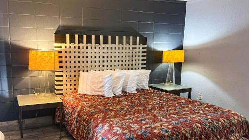 Albany Hotel | Studio 6 Suites Albany, GA