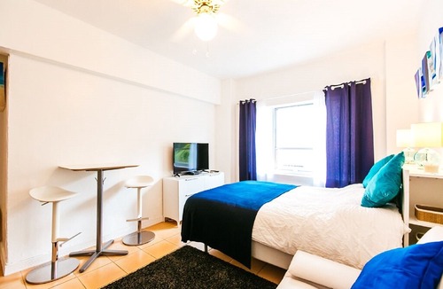 Bayshore Apartment | Studio Close to the Beach with Pool
