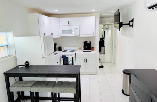 Disston Heights Apartment | Studio home in St. Petersburg Florida