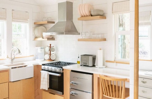 San Juan Cottage | Studio Juan: Seagrove Beach tiny house 30A + pool + bikes + beach chairs