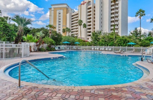 Southwest Orlando Villa | Studio Near Universal | Lake View | Pool & Gym