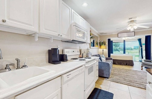 Navarre Beach Apartment | Studio with a patio, pool access, and central AC - snowbird friendly
