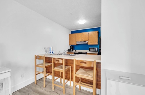 Bel Air Condo | 🌴Studio with Gulf View, Steps from the Beach | Surfwinds #3🌴