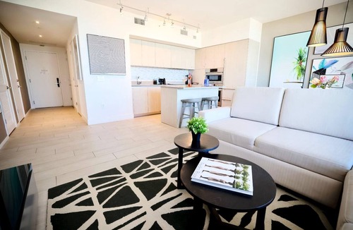 Hollywood South Central Beach Condo | Stunning 18th Floor Condo with Incredible Views