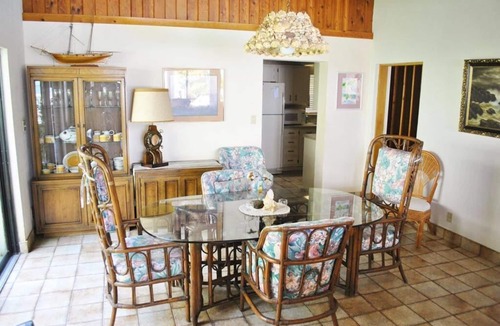 Islamorada House | Stunning 5-bedroom home on Upper Matecumbe, Islamorada, perfect for 10 guests.