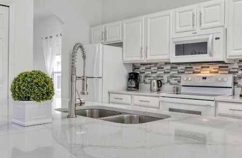 Cumbrian Lakes House | Stunning 5 bedroom pool home in gated community minutes from Disney